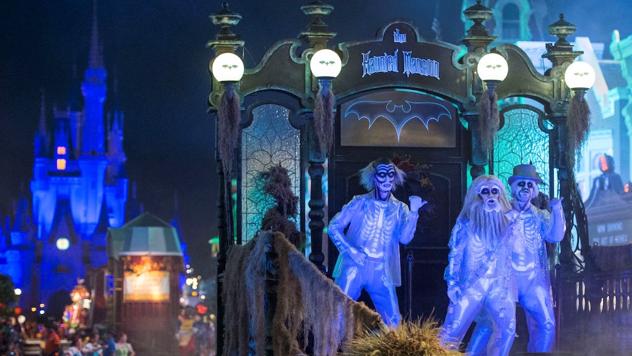 New ‘Inside Disney Parks’ – Best of Halloween at Disney Parks