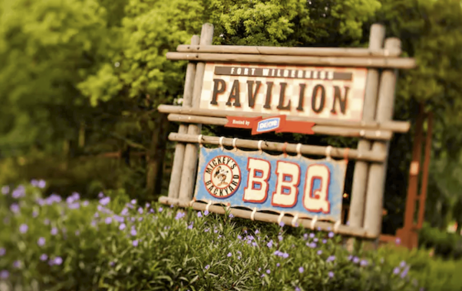 Dance with Mickey, Minnie and Friends at this finger-licking, foot-stomping barbeque buffet. 