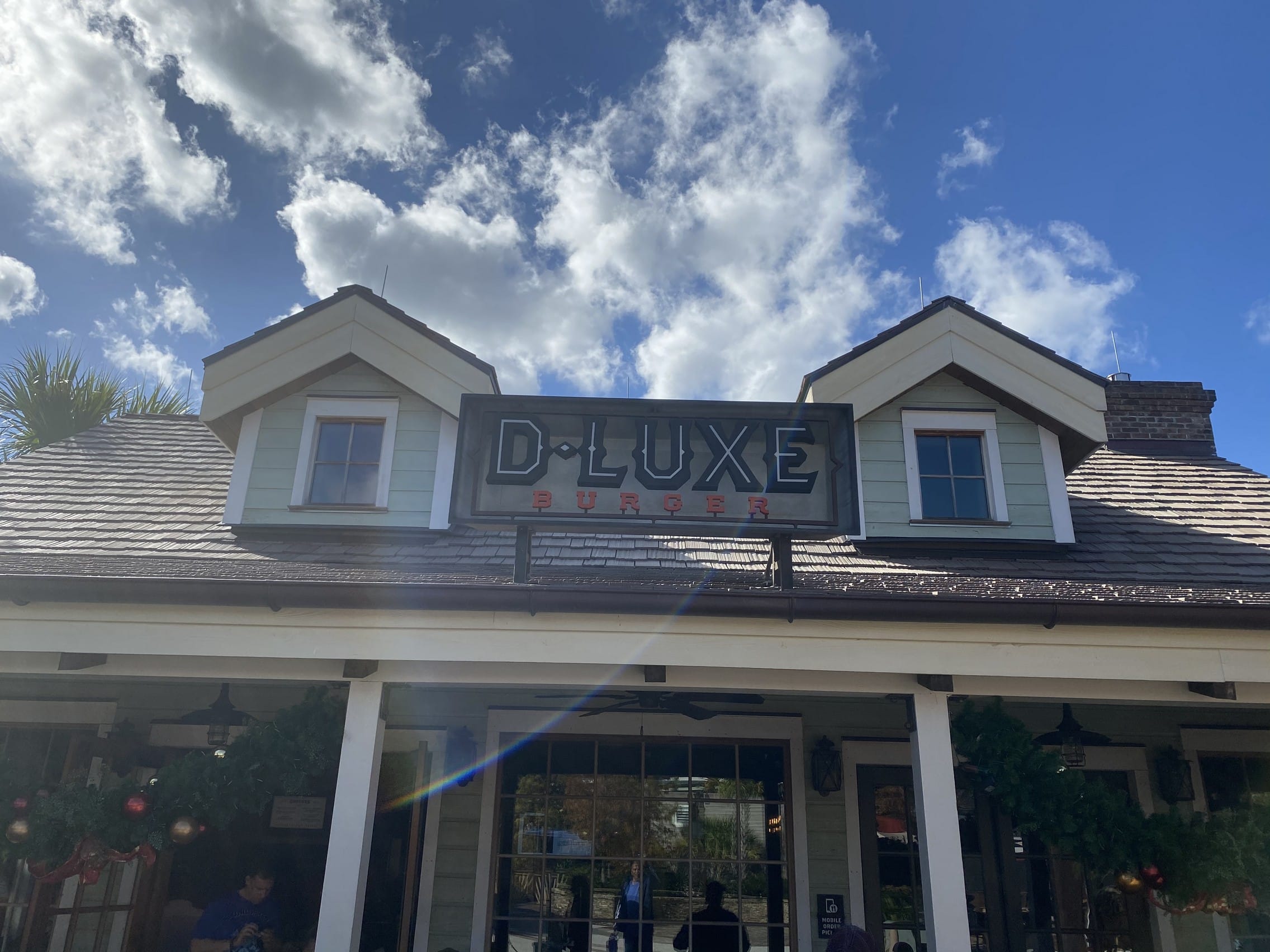 de-luxe burger in disney springs 