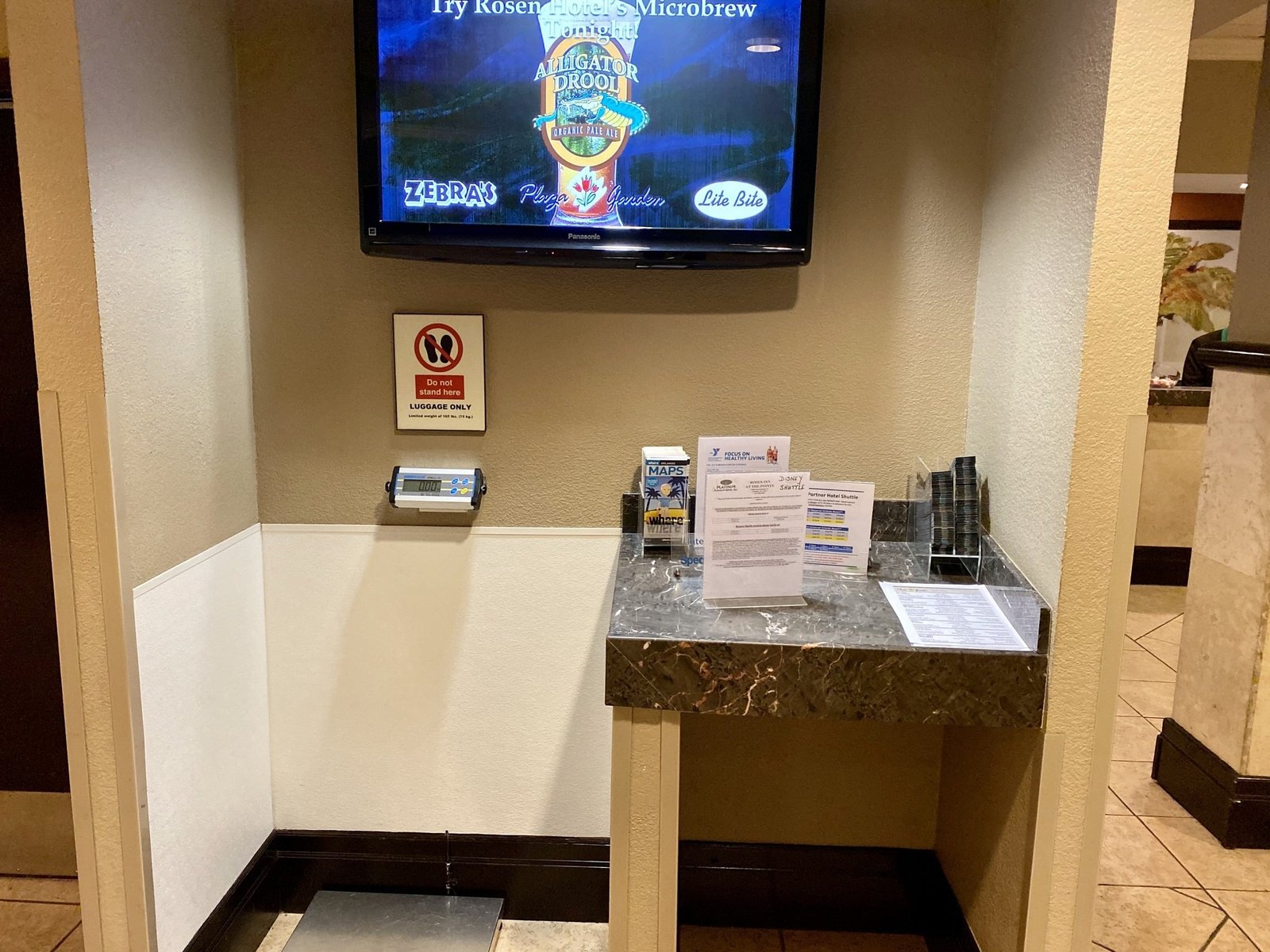 Rosen inn pointe orlando Luggage Scale in Lobby