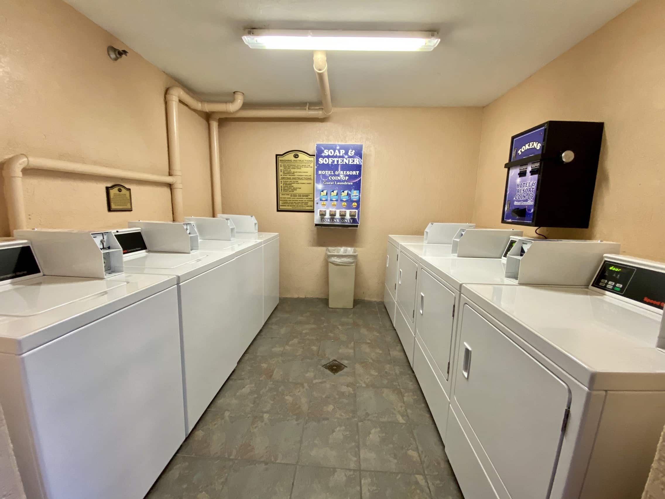 Rosen Inn Pointe Prlando Self-service laundry facilities and dry cleaning