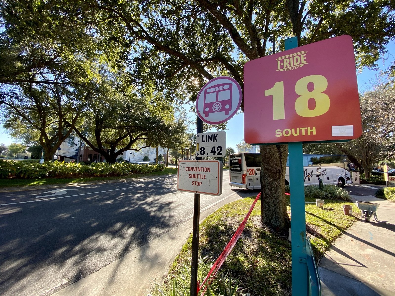 rosen inn pointe orlando I-Ride Trolley stop in front of hotel entrance