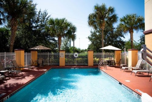 comfort suites near orlando international airport pool area