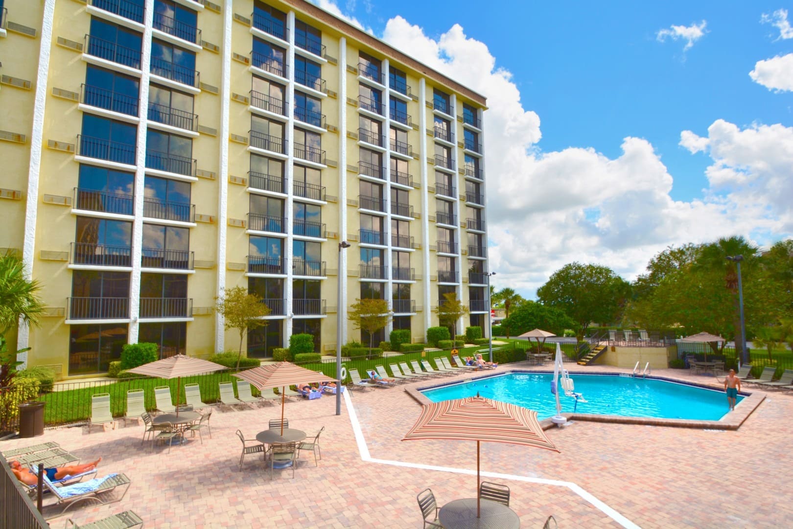 Rosen Inn near universal studios rooms with pool view