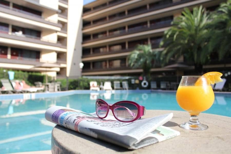 rosen hotel by the pool