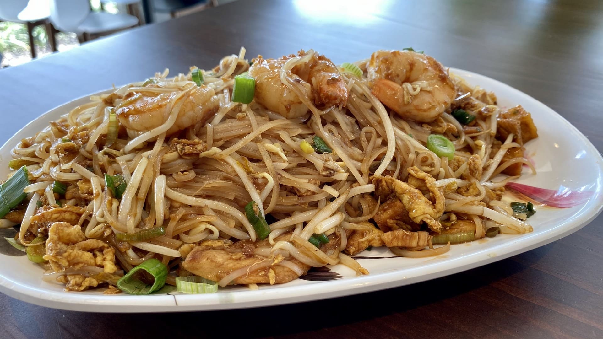 Pad thai at thai restaurant in orlando near mall