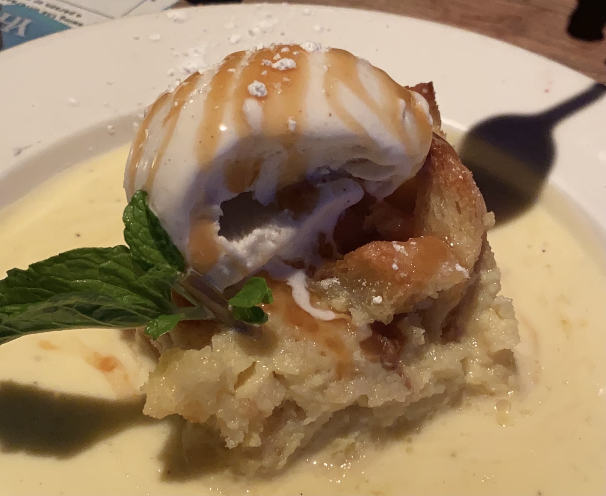 bread pudding at yardhouse in orlando florida