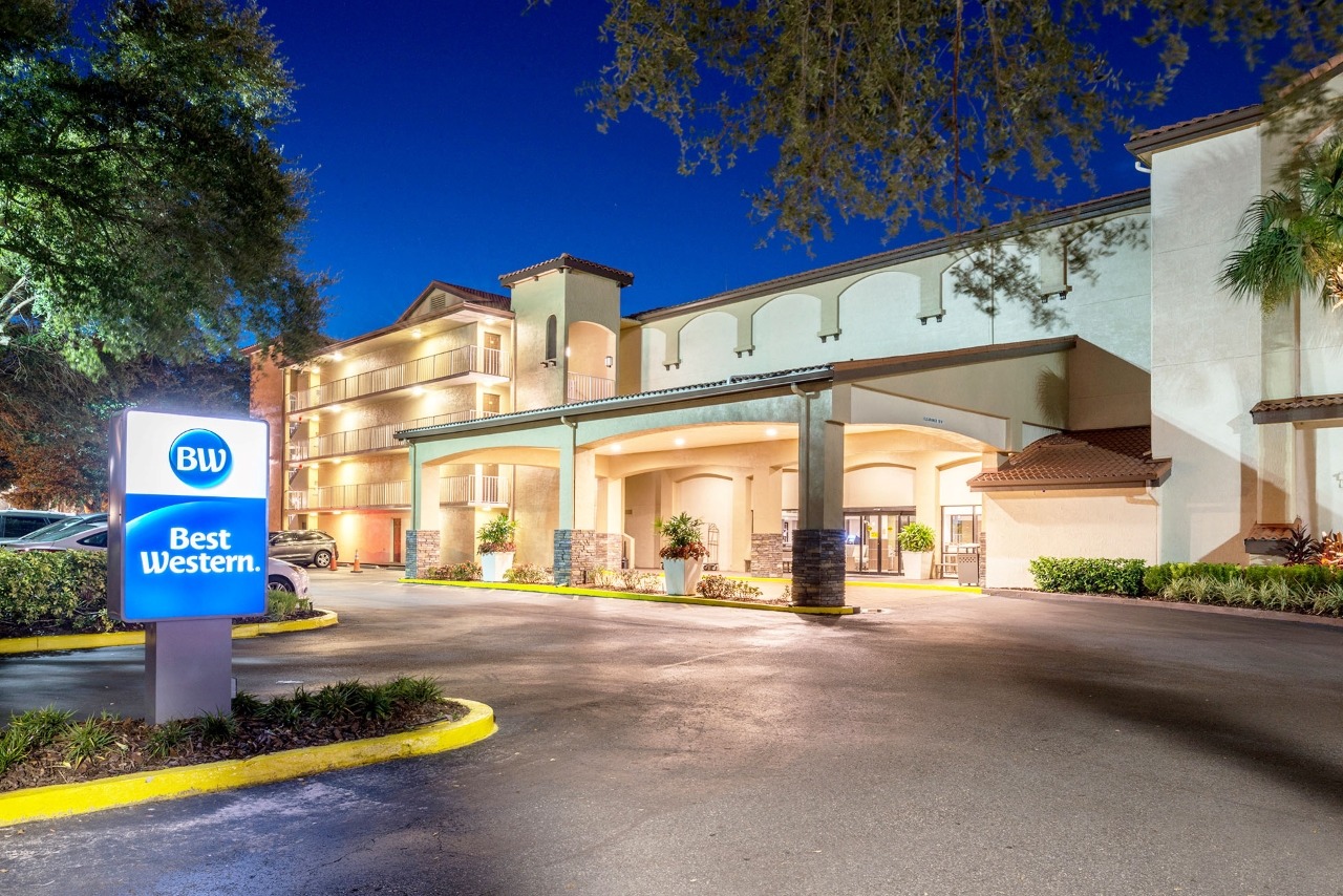 hotel near seaworld orlando