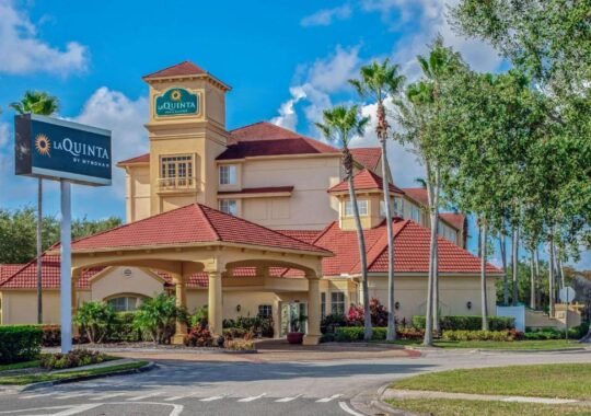 10 Reasons to Stay at La Quinta Inn & Suites by Wyndham Orlando Airport North
